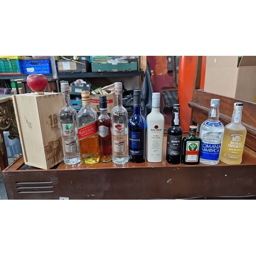 699 - Mixed lot of 12 assorted bottles of alcoholic beverages including Johnnie Walker Red Label Whiskey, ... 