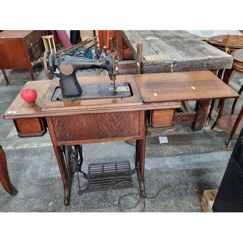 708 - A wonderful antique Singer sewing machine complete with work table and drawers.