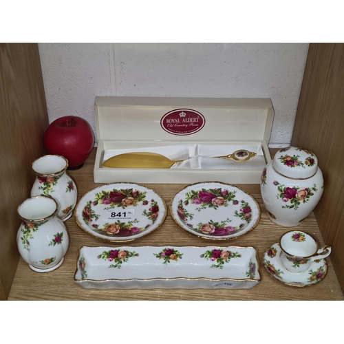 841 - Eight delicate pieces of Royal Albert in the Old Country Roses pattern.