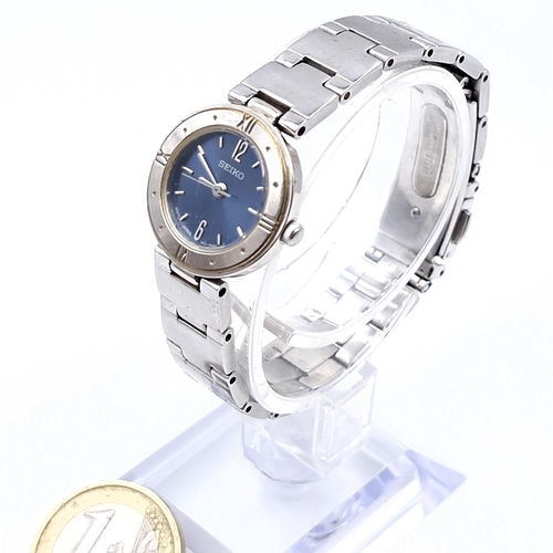 518 - A ladies Seiko watch marked water resistant. Watch no. 234856. Watch with blue satin dial, pattern h... 