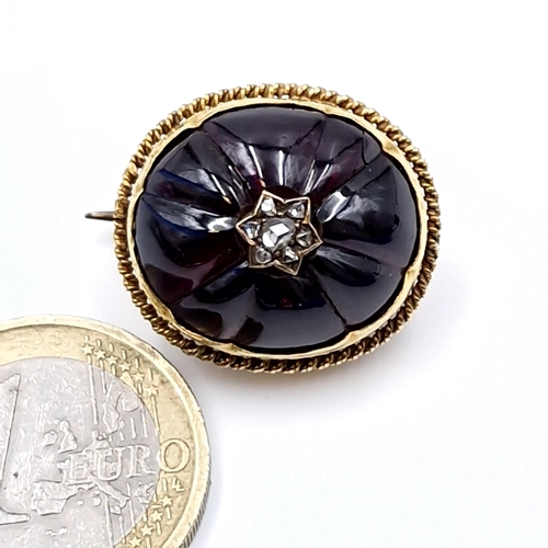 535 - A very attractive Victorian cabochon garnet stone set brooch with a bright diamond star accent. Tota... 