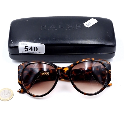 540 - A pair of Ralph Lauren Oscar Oscar de la Renta faux tortoise shell framed sunglasses. Lenses clear..... 