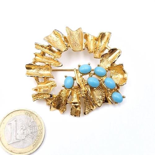 572 - A good vintage gold metal and turquoise gemstone brooch. Dimensions - 5 x 4 cms. Weight - 16.6 grams... 