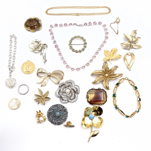 575 - An assortment of ladies costume jewellery including necklace, bracelet and brooches.