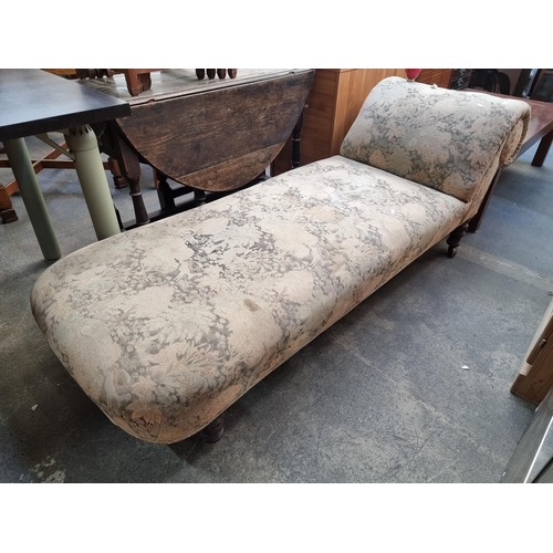 964 - A gorgeous antique  traditionally upholstered vintage chaise longue featuring turned wood legs and e... 