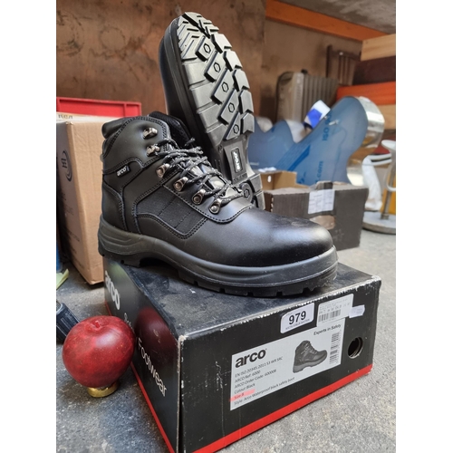 979 - A pair of band new high quality ARCO waterproof black safety boots. Size 8. In original box. RRP sti... 