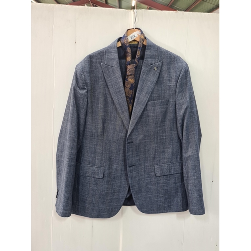 1071 - A handsome three piece menswear suit. From Suitmen. Blazer 42