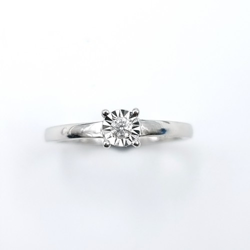 1087 - Star Lot : A fine diamond ring of 0.062 carats set in white gold (375) details stamped to band. In a... 