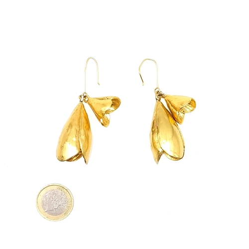 1095 - A very pretty pair of snow drop style gold toned earrings suitable for pierced ears. Love these. Dim... 