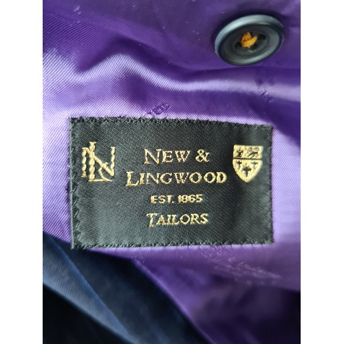 292 - A fabulous classic navy pinstripe suit in 100% Italian fine wool. New & Lingwood English tailors. In... 