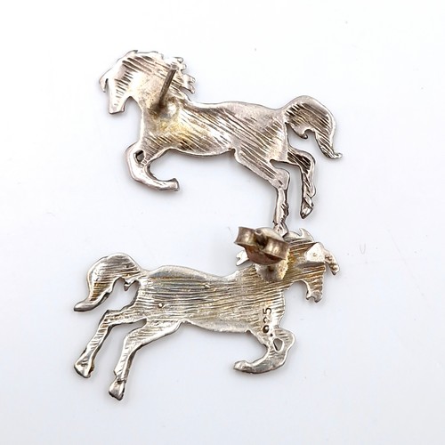 35 - A pair of silver stud earrings in the form of prancing horses. Dimensions: 3 x 1.5 cms. Total weight... 