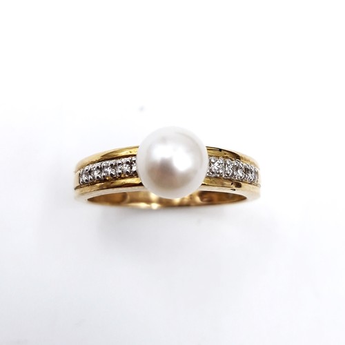 536 - A nine carat gold (375) gem set pearl ring. Ring size - L. Weight - 2.33 grams. Boxed.