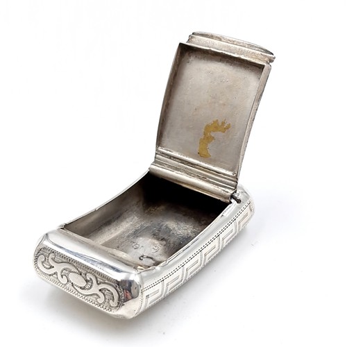 567 - A fabulous silver hallmarked Birmingham George III 1789 vinaigrette. Set with Egyptian key design to... 