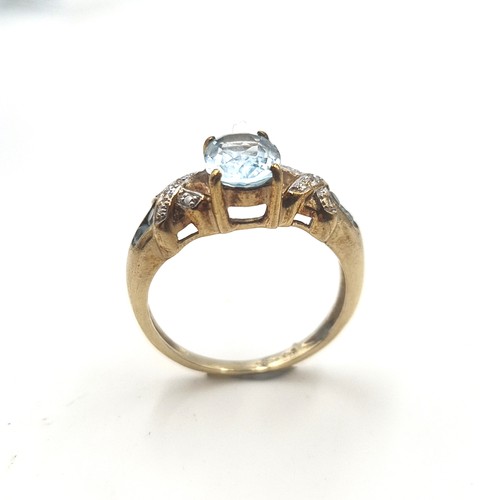 537 - Star Lot : A very nice example of a vintage nine carat gold (375) aquamarine and diamond ring. Diamo... 