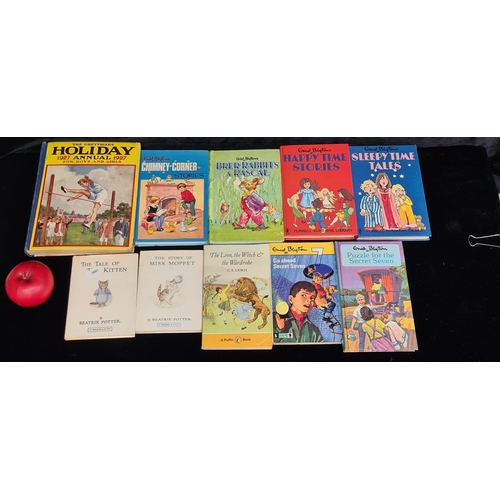 114 - A selection of vintage childrens books including The Tale of Tom Kitten, The Story of Miss Moppet, T... 