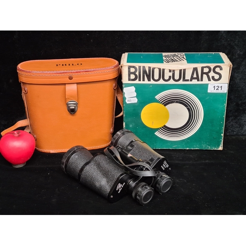 121 - A superb vintage pair of Philo 10x50 field binoculars, complete with original tan leather case.