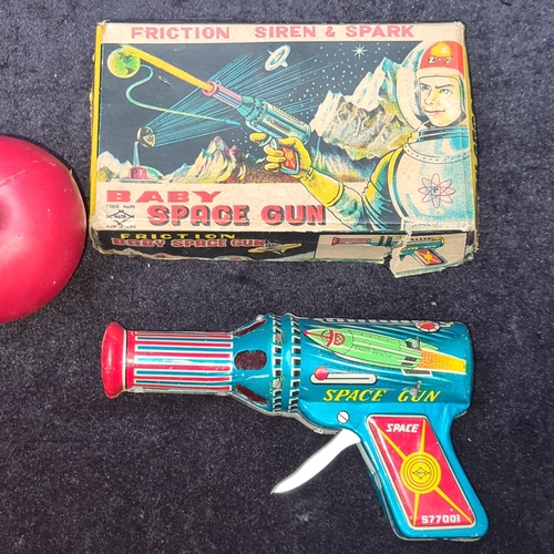 223 - A vintage Baby Space Gun, DAIYA, Japan. Original 1960's tin plate 