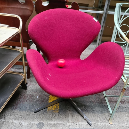 330 - Star lot : A fabulous Mid-Century Modern style red Swan chairs after Arne Jacobsen Edition for Fritz... 