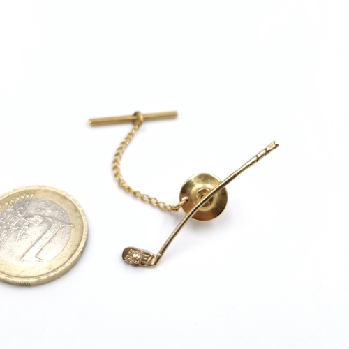 487 - A 9 carat gold tie-pin in the form of a golf club. Stamped I.S.J. 9k 375 to pin. Total weight 3.47 g... 