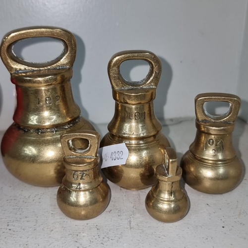 665 - Set of five brass vintage balance weights. Includes weights marked LB2, LB1, and OZ.