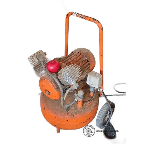 922 - A german made Bodge stolizi  orange portable air compressor with attached power unit.