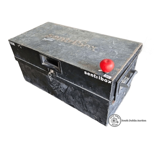 924 - Star lot : A SentriBox secure storage box with working lock and key. Heavy-duty steel construction. ... 