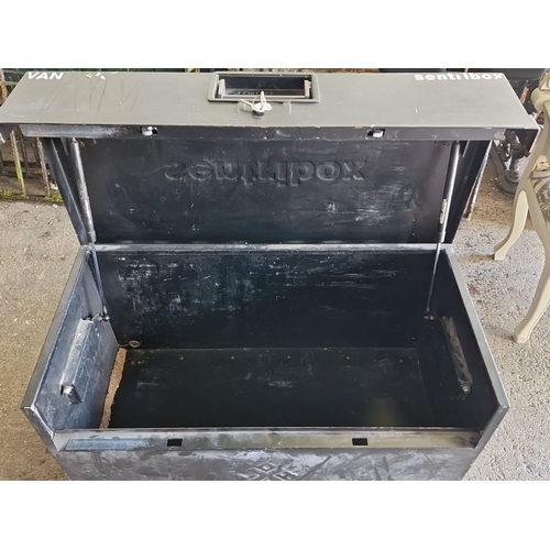 924 - Star lot : A SentriBox secure storage box with working lock and key. Heavy-duty steel construction. ... 