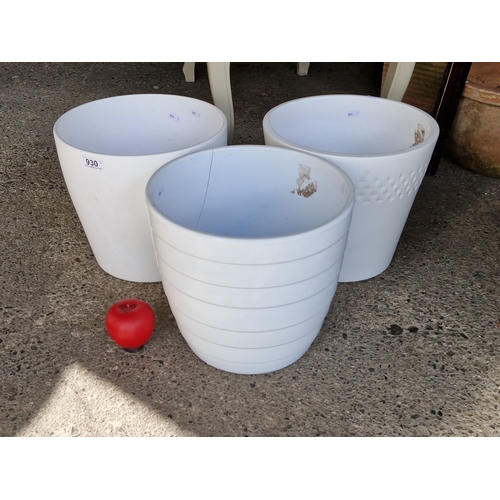 930 - Set of three white plastic plant pots with varied textures.