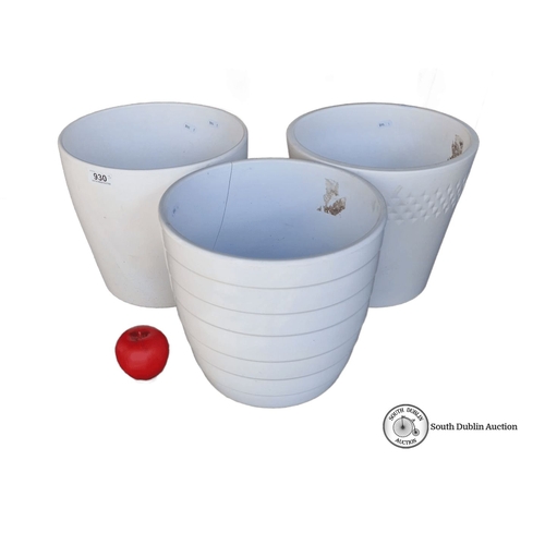 930 - Set of three white plastic plant pots with varied textures.