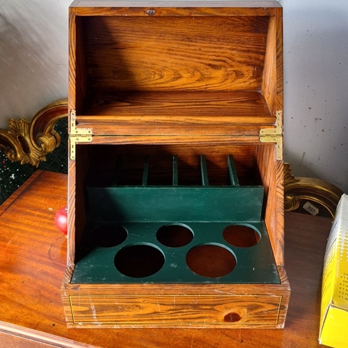 939 - A vintage Wooden storage box with hinged lid, featuring a painted golf scene and crossed clubs. Inte... 