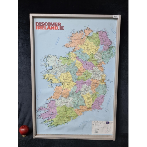 844 - A large print of the Ireland Map. Mounted and housed in a wooden frame.
MM: 60 x 88 cm including fra... 