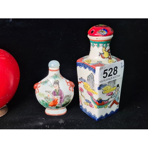 528 - Two very pretty Chinese hand painted pieces including a snuff bottle along with a miniature bud vase... 