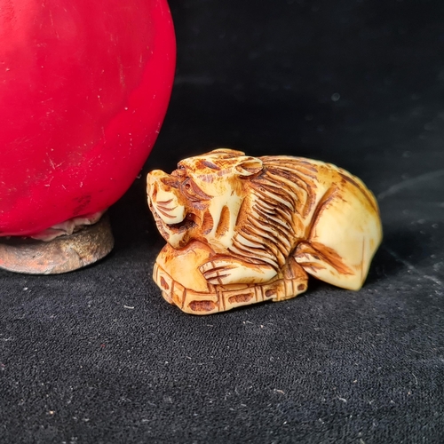 592 - A fabulous original Japanese bone netsuke, hand carved in the form of a lion. Signed by artist to ba... 