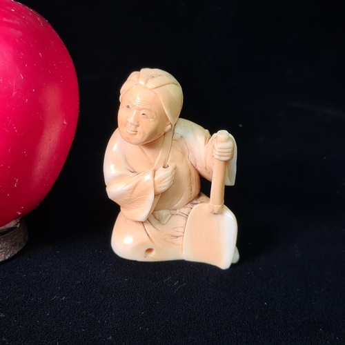 593 - A gorgeous original antique Japanese carved bone netsuke of a seated lady. Netsukes are used with Ja... 