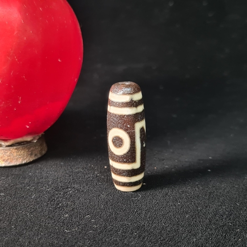 596 - A superb antique Tibetan dzi bead with one eye pattern.