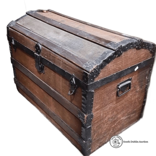 1025 - Star Lot : A Victorian wooden travel trunk with metal reinforcements and handles, featuring a curved... 