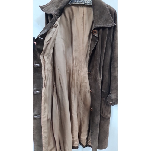 1054 - A Vintage Richard draper brown suede trench coat with button closure and large front pockets. Beige ... 