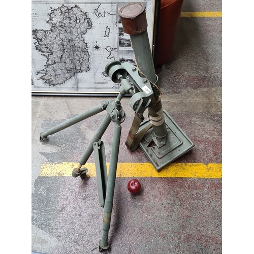 1067 - Star lot |:Vintage military mortar replica with some original parts on a collapsible tripod in olive... 