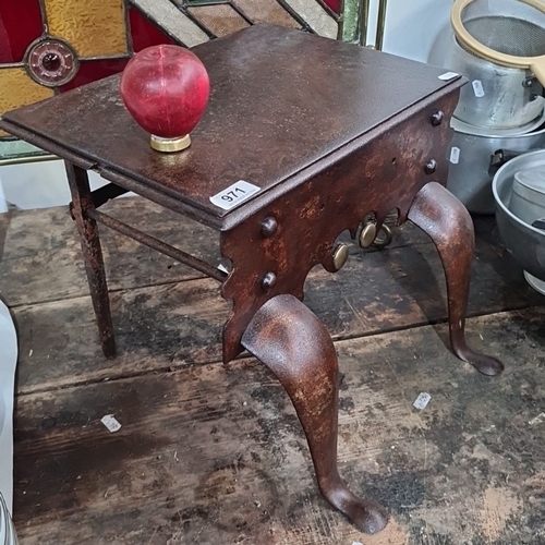 971 - A fabulous victorian wrought iron footman, featuring cabriole legs and ornate brass accents.