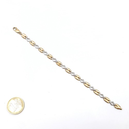 997 - Star lot : A very pretty nine carat gold bracelet. Stamped 375. Weight 10.54 grams.