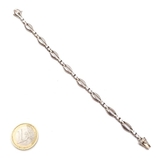 995 - A sterling silver diamante bracelet. Stamped 925. Weight 13.11 grams.