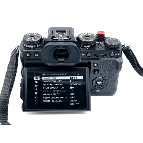 400 - Star Lot :The Fujifilm X-T3 is a professional SLR-style mirrorless camera with a 26MP BSI CMOS X-Tra... 