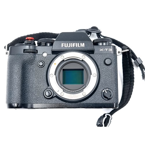 400 - Star Lot :The Fujifilm X-T3 is a professional SLR-style mirrorless camera with a 26MP BSI CMOS X-Tra... 