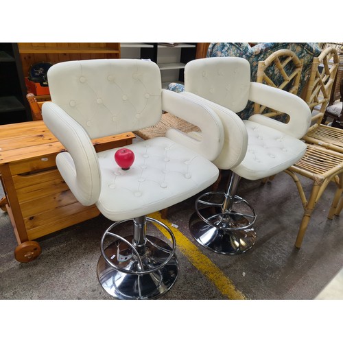 340 - A pair of contemporary white leather button back breakfast bar swivel chairs with adjustable height.