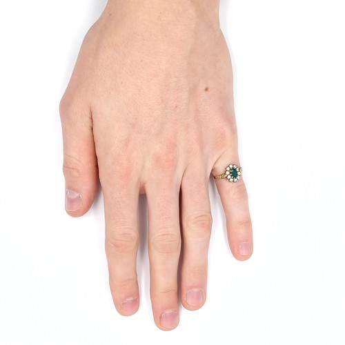 11 - An emerald gem set ring set in nine carat gold (375). Ring size - N. Weight - 1.69 grams.