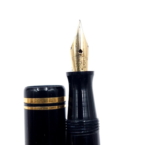 35 - A vintage Stylomine 303 black pen set with 18 carat nib. Item appears to be unused.