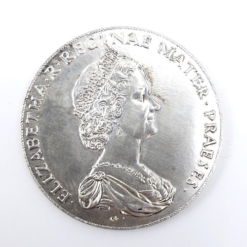 436 - A hallmarked London silver national trust medallion issued by The Royal Mint. Diameter - 4 cms. Weig... 