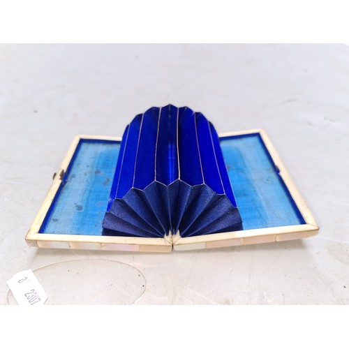 519 - A truly stunning 19th century Victorian Mother of Pearl card case with blue interior. In excellent c... 