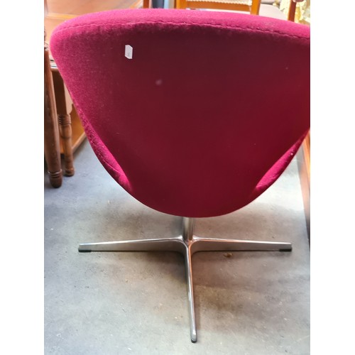 330 - Star lot : A fabulous Mid-Century Modern style red Swan chairs after Arne Jacobsen Edition for Fritz... 