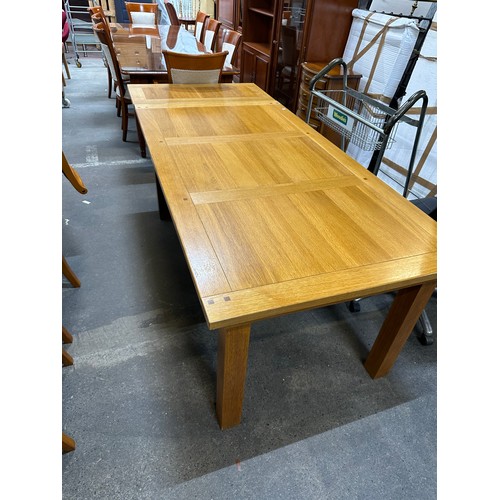 644 - Star Lot : A super Oak Dining / Kitchen table, With one extension leaf, so can seat 6 to 8. Just the... 